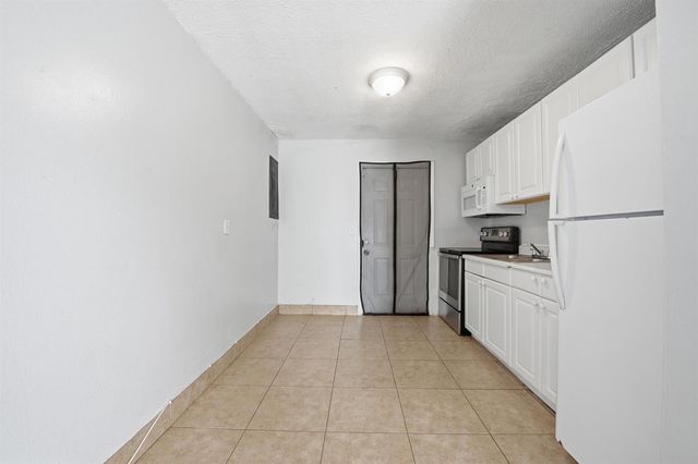 2001 A E Isaacs Avenue 2007, West Palm Beach, FL 33407