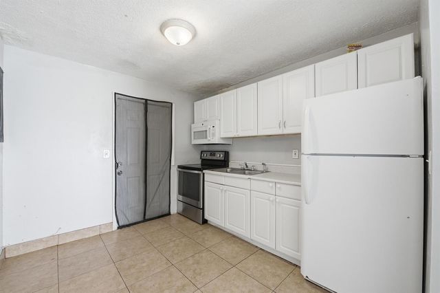 2001 A E Isaacs Avenue 2007, West Palm Beach, FL 33407
