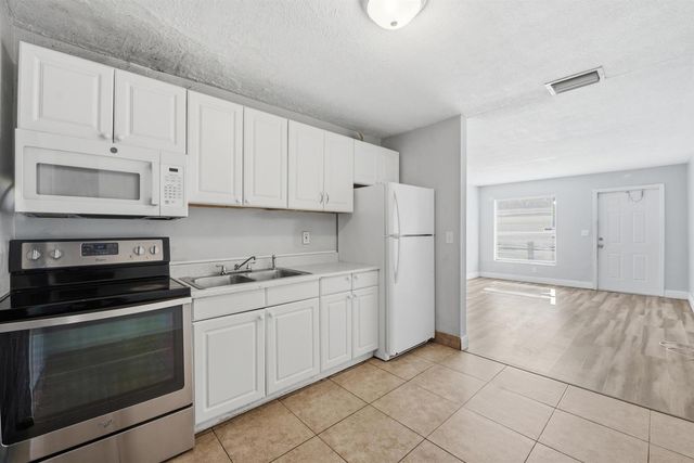 2001 A E Isaacs Avenue 2007, West Palm Beach, FL 33407
