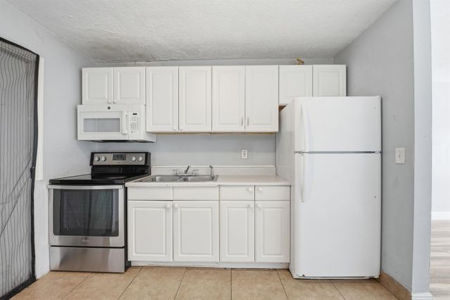 2001 A E Isaacs Avenue 2007, West Palm Beach, FL 33407