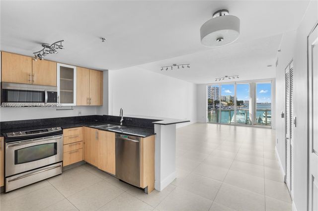 7914 Harbor Island Dr 205, North Bay Village, FL 33141