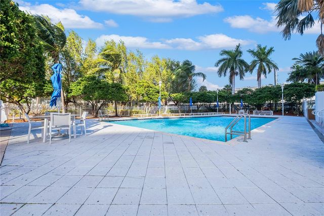 7914 Harbor Island Dr 205, North Bay Village, FL 33141