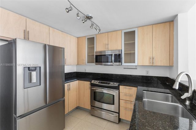 7914 Harbor Island Dr 205, North Bay Village, FL 33141