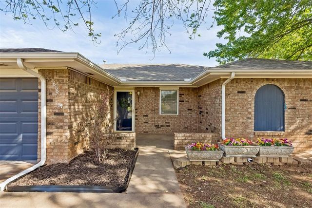 1616 E Shady Creek Drive, Guthrie, OK 73044