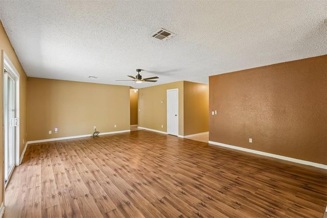 1616 E Shady Creek Drive, Guthrie, OK 73044