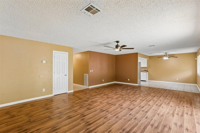 1616 E Shady Creek Drive, Guthrie, OK 73044