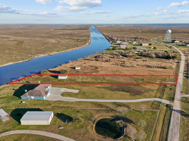 9850 S Redfish Drive, Hitchcock, TX 77563