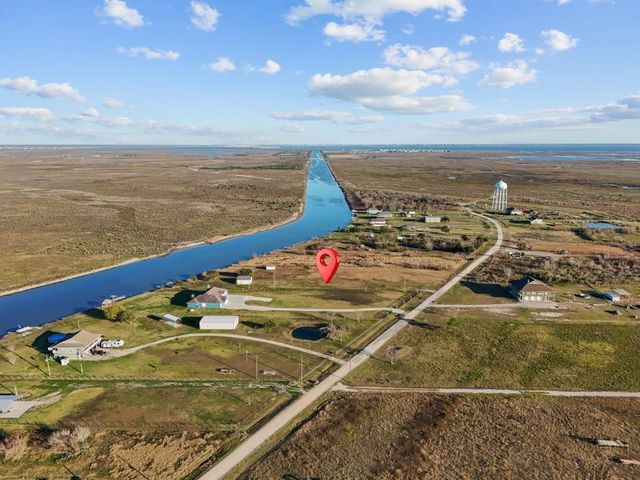 9850 S Redfish Drive, Hitchcock, TX 77563
