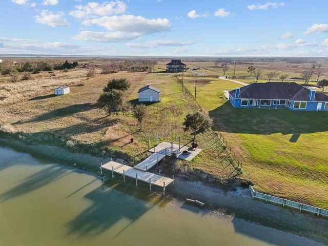 9850 S Redfish Drive, Hitchcock, TX 77563