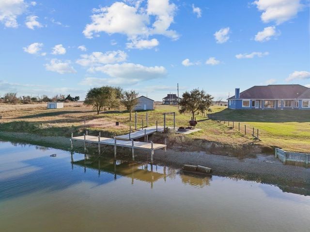 9850 S Redfish Drive, Hitchcock, TX 77563