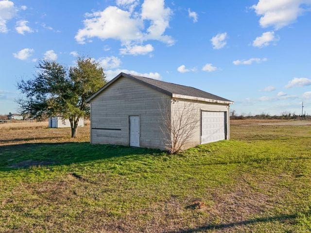 9850 S Redfish Drive, Hitchcock, TX 77563