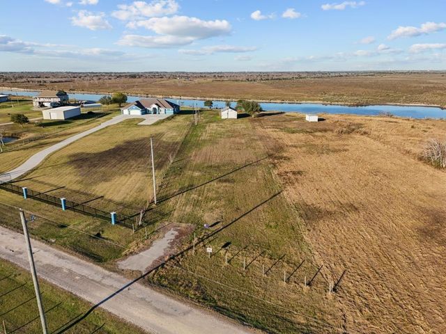 9850 S Redfish Drive, Hitchcock, TX 77563
