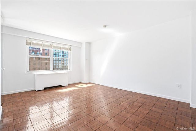 70-20 108 Street 6K, Forest Hills, NY 11375