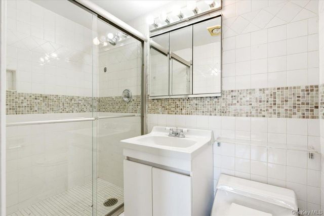 70-20 108 Street 6K, Forest Hills, NY 11375