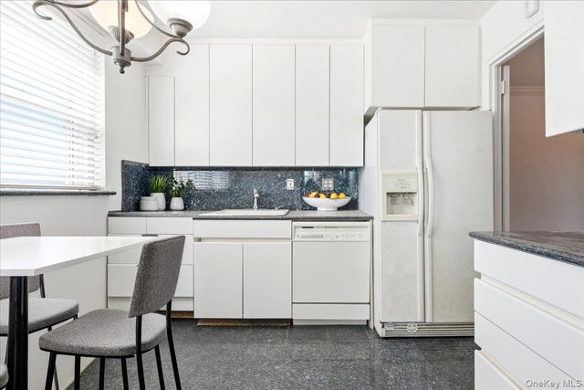 70-20 108 Street 6K, Forest Hills, NY 11375