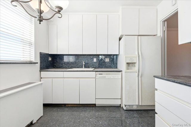 70-20 108 Street 6K, Forest Hills, NY 11375