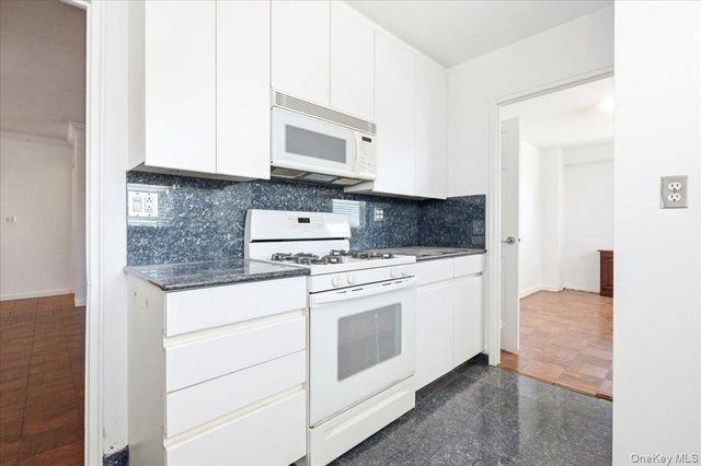 70-20 108 Street 6K, Forest Hills, NY 11375