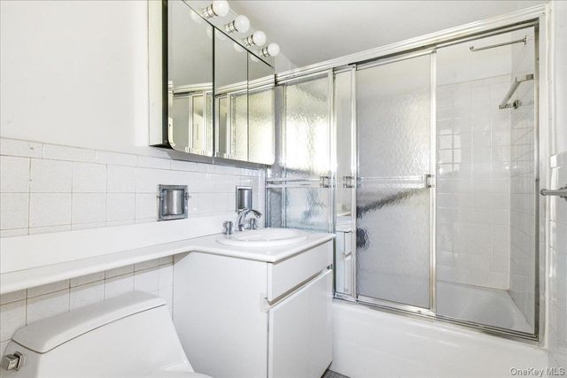 70-20 108 Street 6K, Forest Hills, NY 11375