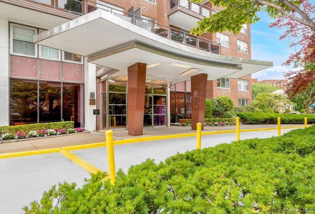70-20 108 Street 6K, Forest Hills, NY 11375