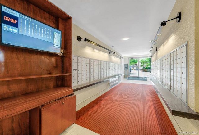 70-20 108 Street 6K, Forest Hills, NY 11375