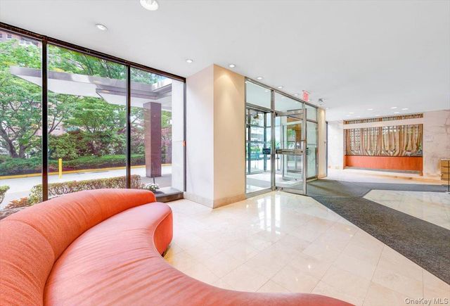 70-20 108 Street 6K, Forest Hills, NY 11375