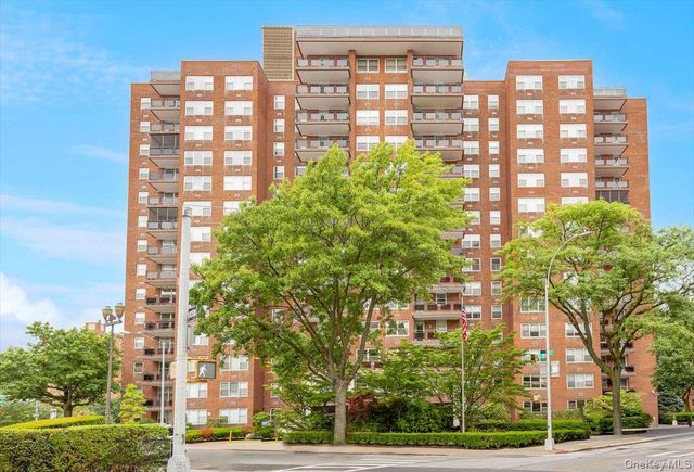 70-20 108 Street 6K, Forest Hills, NY 11375