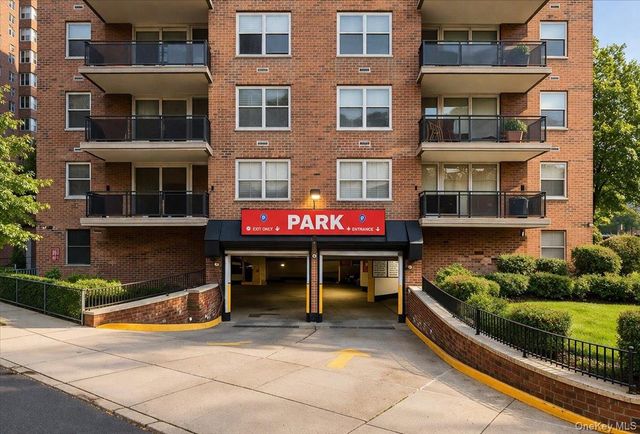 70-20 108 Street 6K, Forest Hills, NY 11375