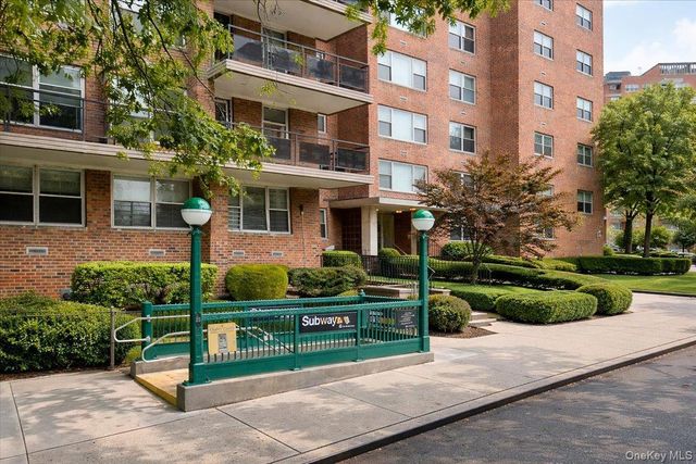 70-20 108 Street 6K, Forest Hills, NY 11375