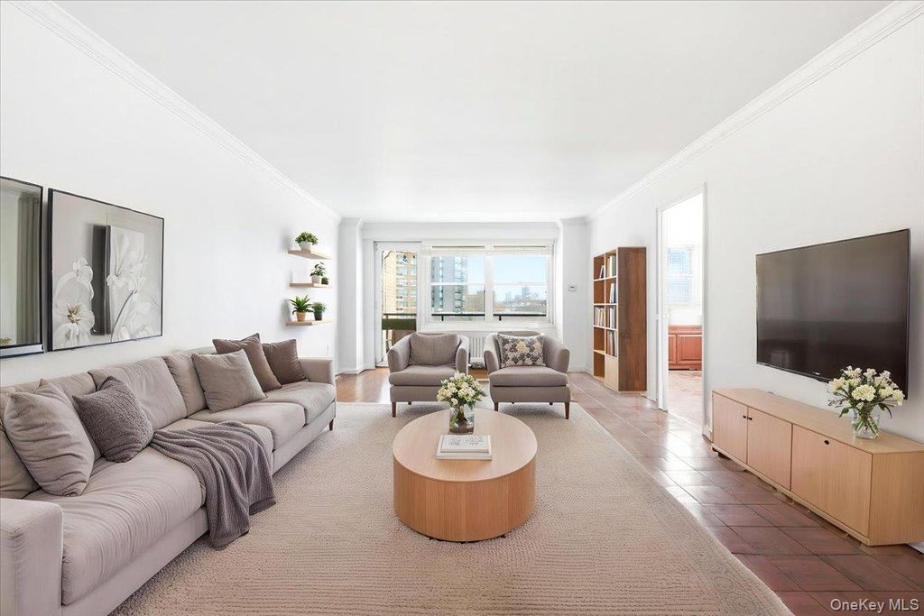 70-20 108 Street 6K, Forest Hills, NY 11375