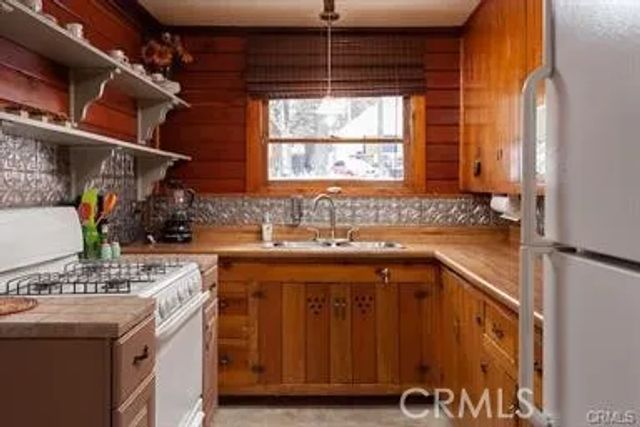 301 E Barker, Big Bear City, CA 92314