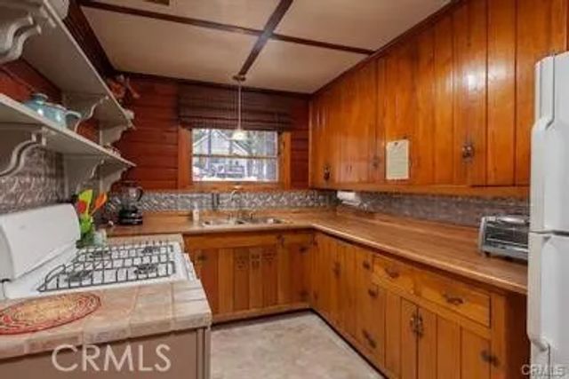 301 E Barker, Big Bear City, CA 92314