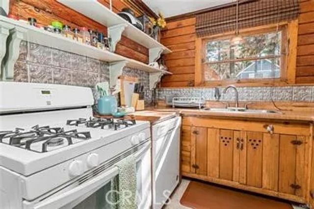 301 E Barker, Big Bear City, CA 92314