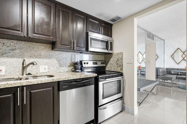 3675 N Country Club Drive 2401, Aventura, FL 33180