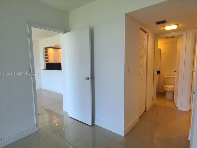 20335 W Country Club Drive 705, Aventura, FL 33180