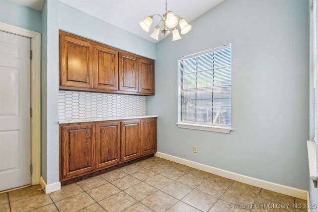 4900 S Juniper Avenue E, Broken Arrow, OK 74011