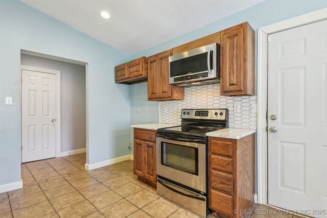 4900 S Juniper Avenue E, Broken Arrow, OK 74011