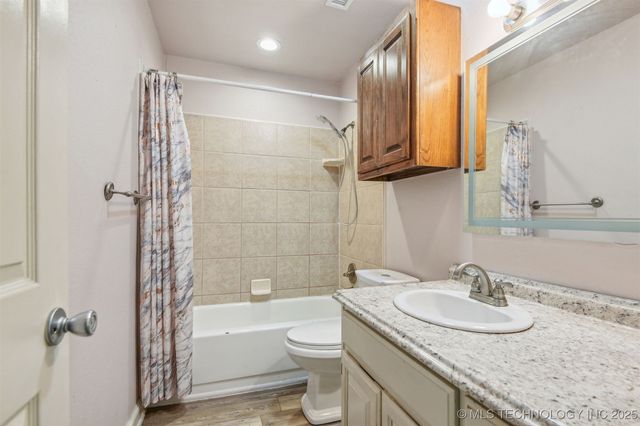 4900 S Juniper Avenue E, Broken Arrow, OK 74011