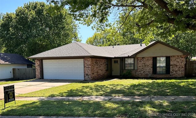 4900 S Juniper Avenue E, Broken Arrow, OK 74011