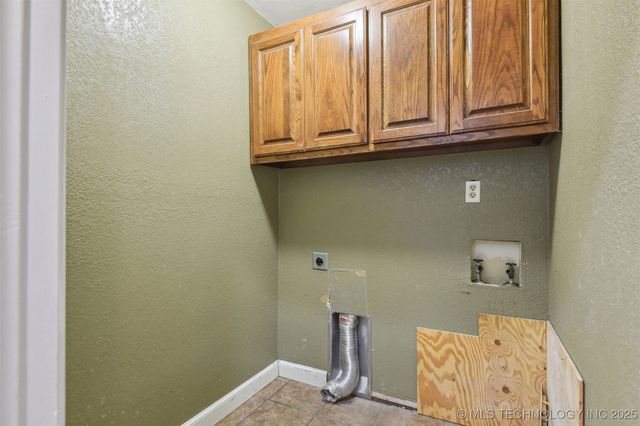 4900 S Juniper Avenue E, Broken Arrow, OK 74011