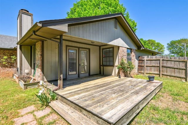 4900 S Juniper Avenue E, Broken Arrow, OK 74011