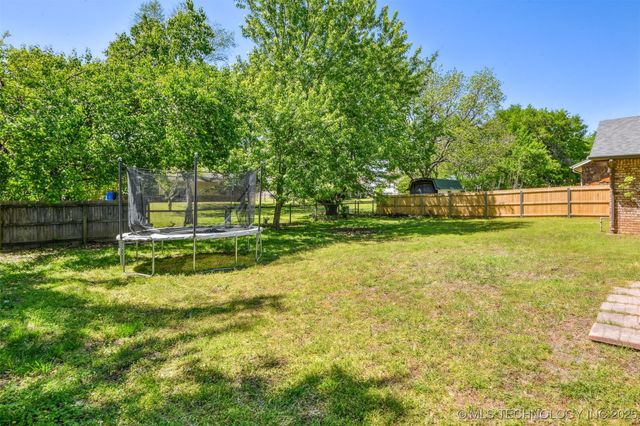 4900 S Juniper Avenue E, Broken Arrow, OK 74011