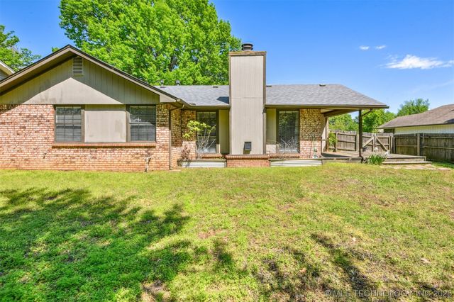 4900 S Juniper Avenue E, Broken Arrow, OK 74011