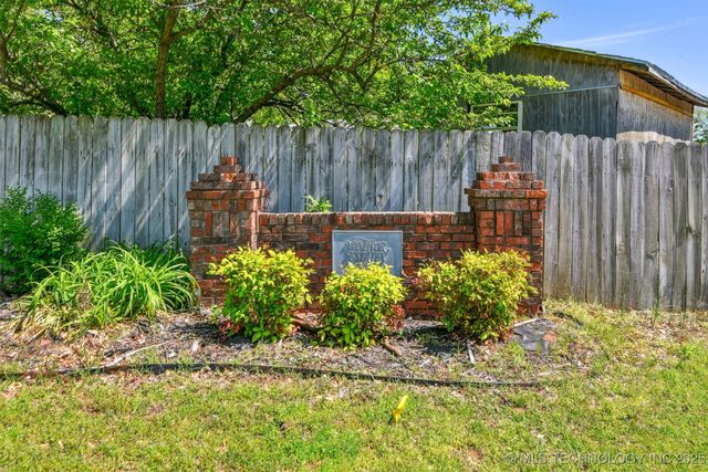 4900 S Juniper Avenue E, Broken Arrow, OK 74011