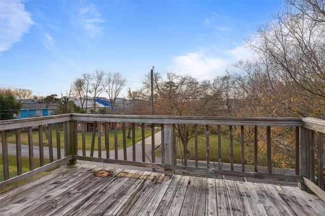 131 Oak Road, Clear Lake Shores, TX 77565