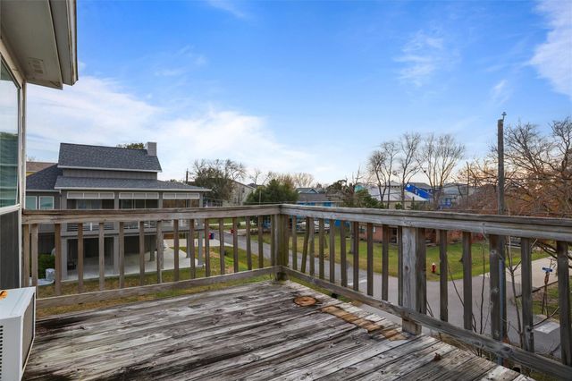 131 Oak Road, Clear Lake Shores, TX 77565