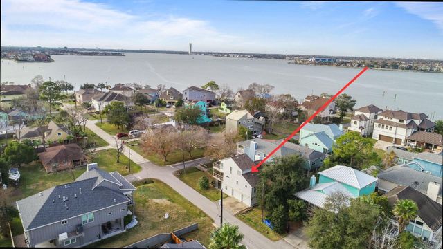 131 Oak Road, Clear Lake Shores, TX 77565