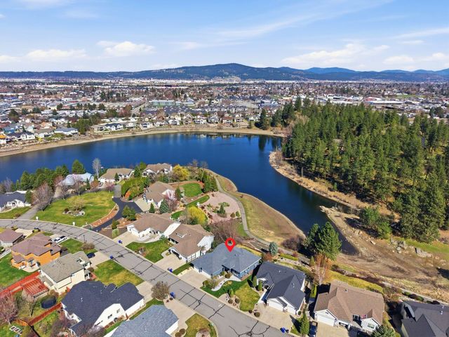 859 S Shelley Lake Ln, Spokane Valley, WA 99037