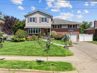 330 Whitehall Boulevard, Garden City, NY 11530
