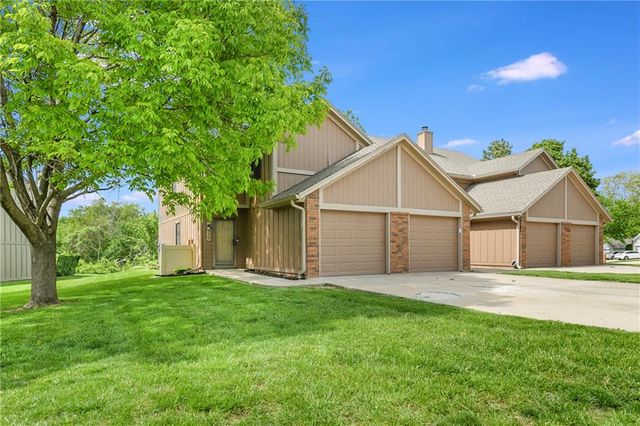 230 SW Pinetree Lane, Lee's Summit, MO 64063