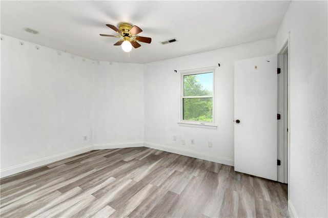 230 SW Pinetree Lane, Lee's Summit, MO 64063